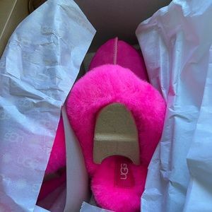 Womens ugg slippers size 9